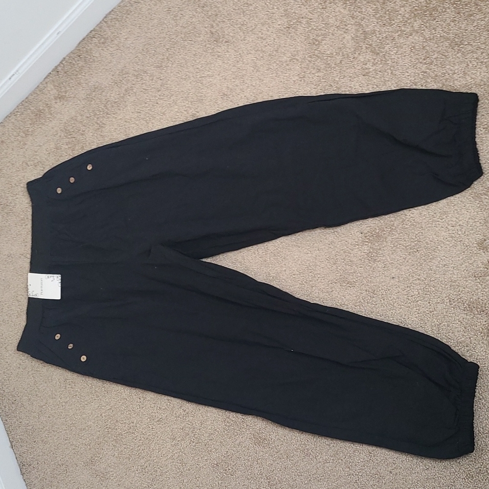 Black scrunch ankle, button down pants